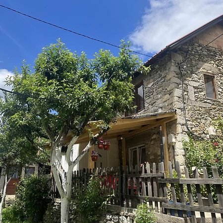 Guest House Guri Vuthaj 외부 사진
