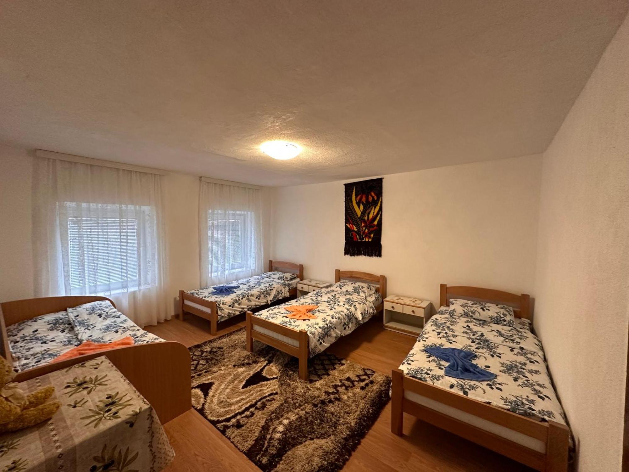Guest House Guri Vuthaj 외부 사진