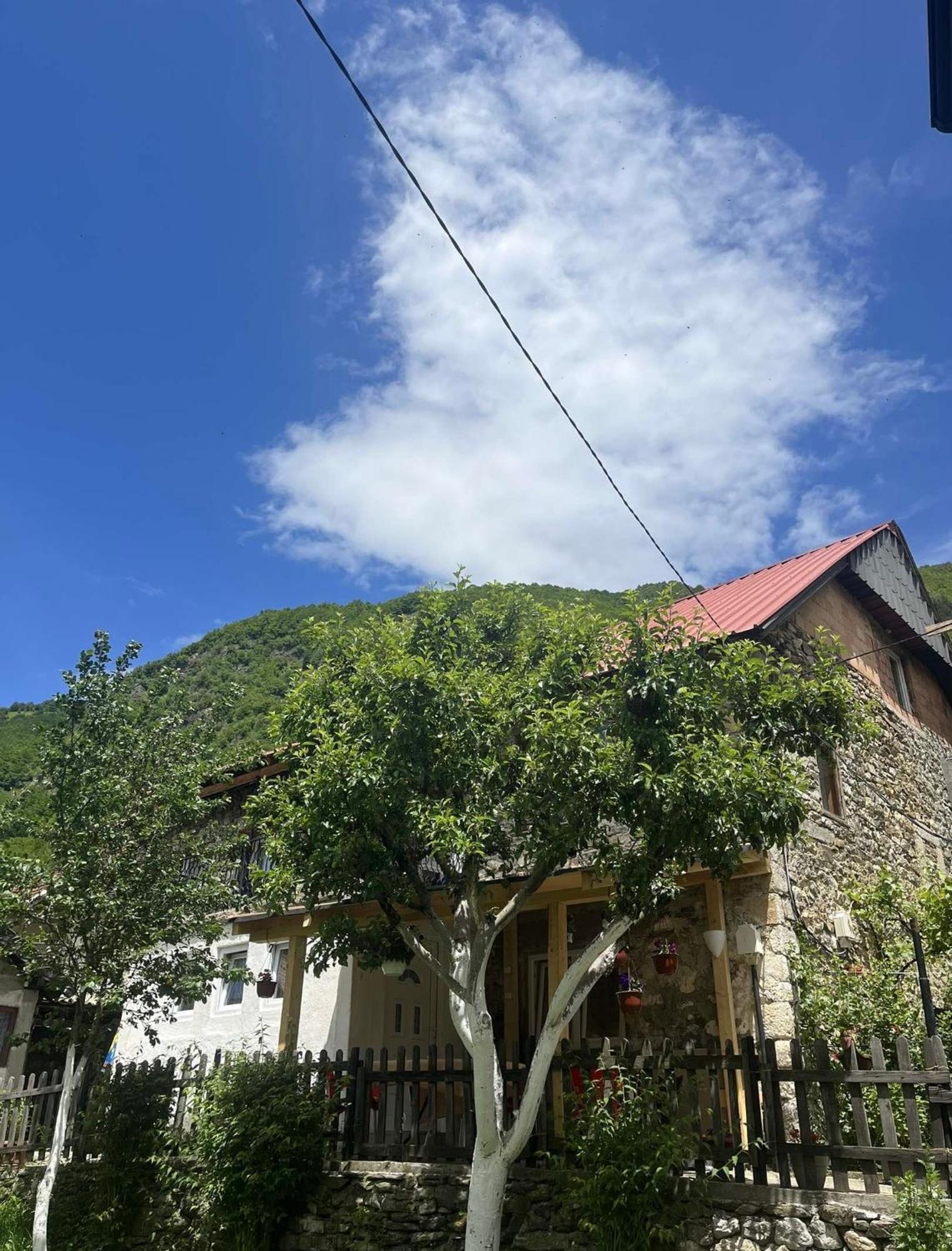 Guest House Guri Vuthaj 외부 사진