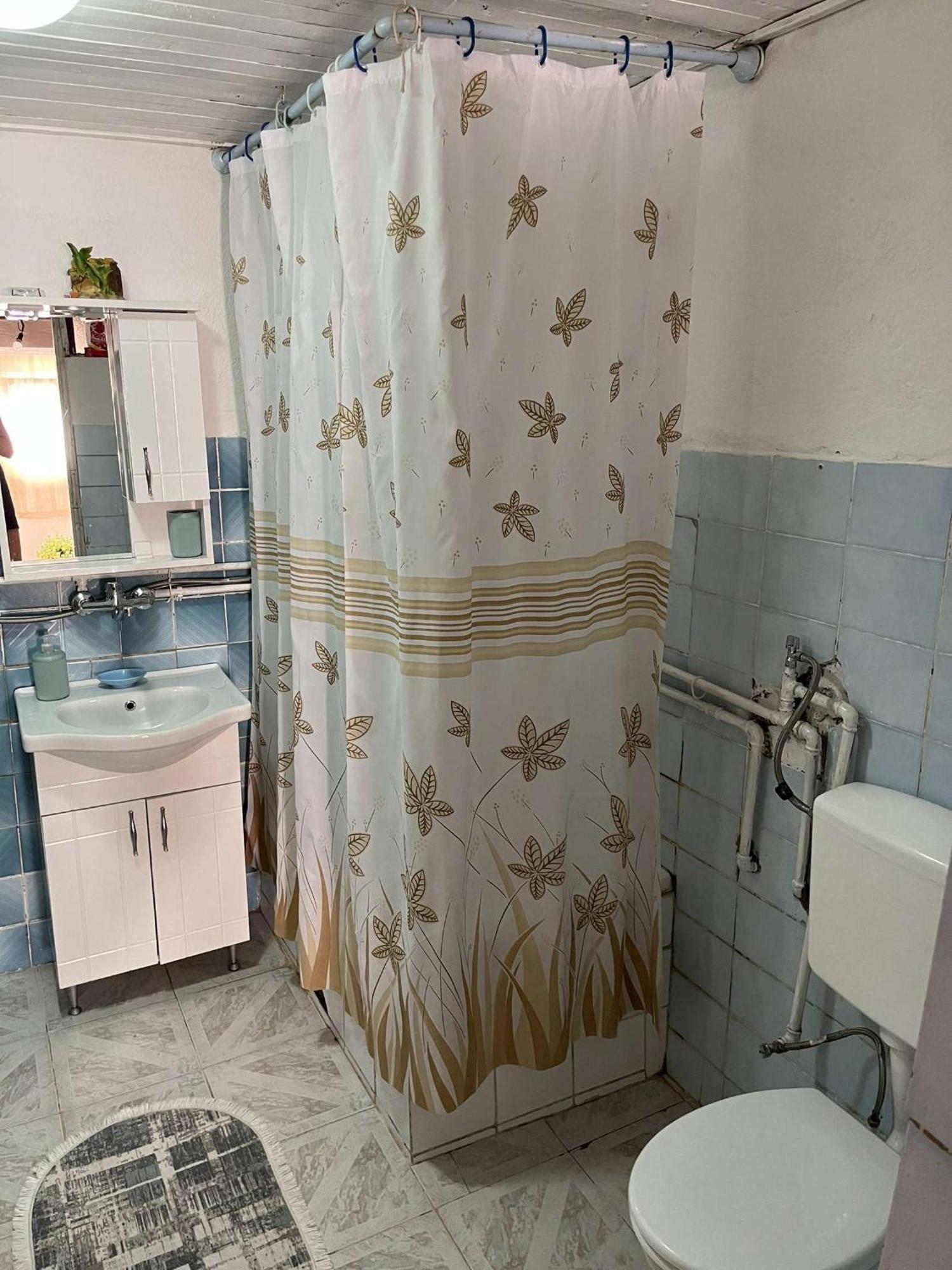 Guest House Guri Vuthaj 외부 사진