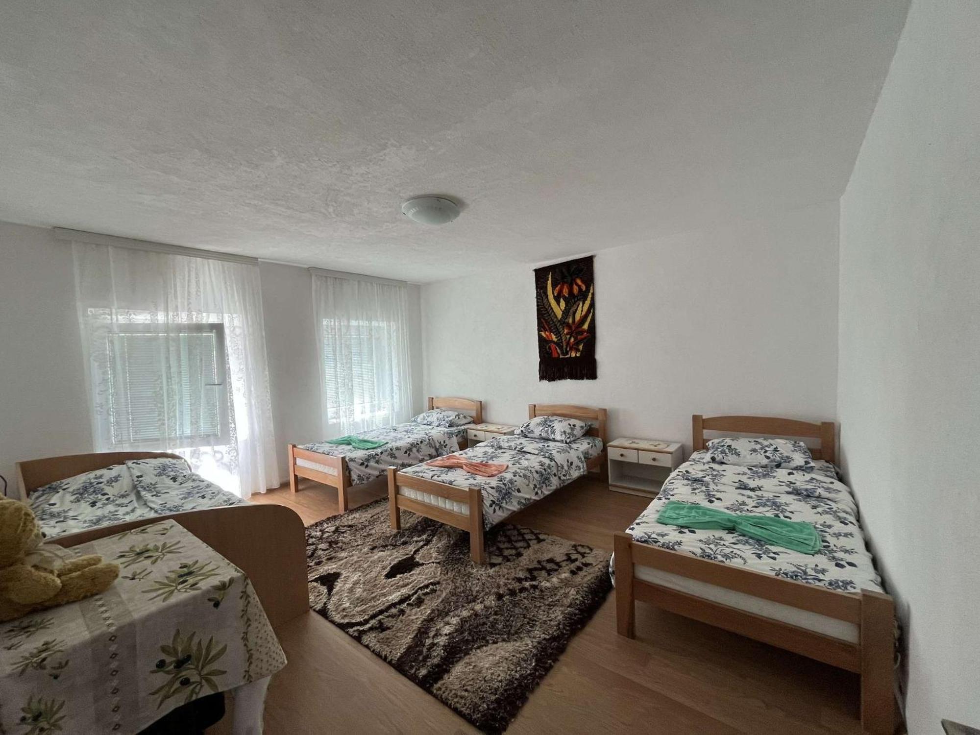 Guest House Guri Vuthaj 외부 사진