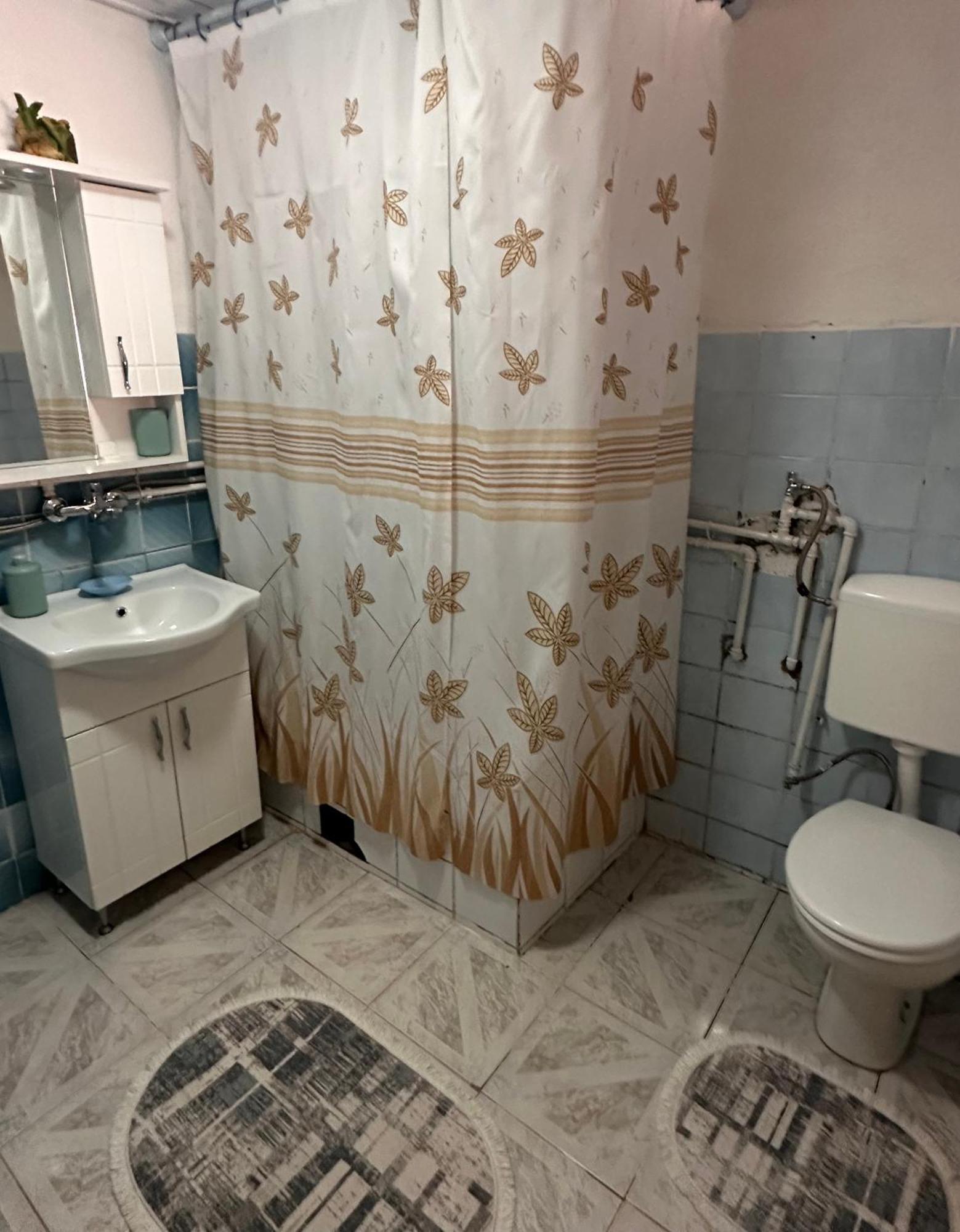 Guest House Guri Vuthaj 외부 사진