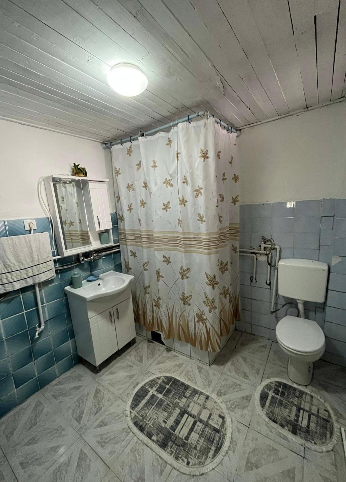 Guest House Guri Vuthaj 외부 사진