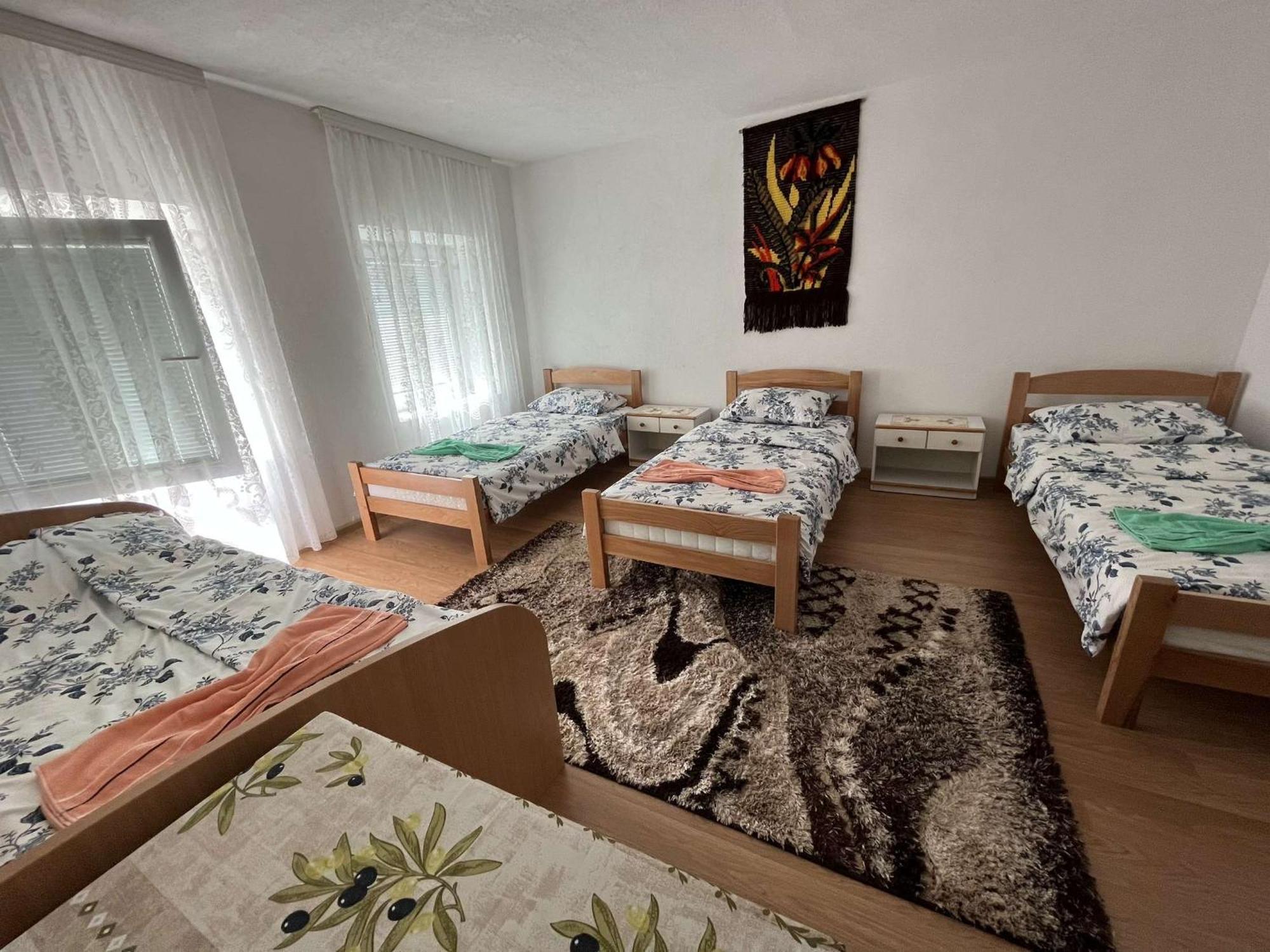 Guest House Guri Vuthaj 외부 사진