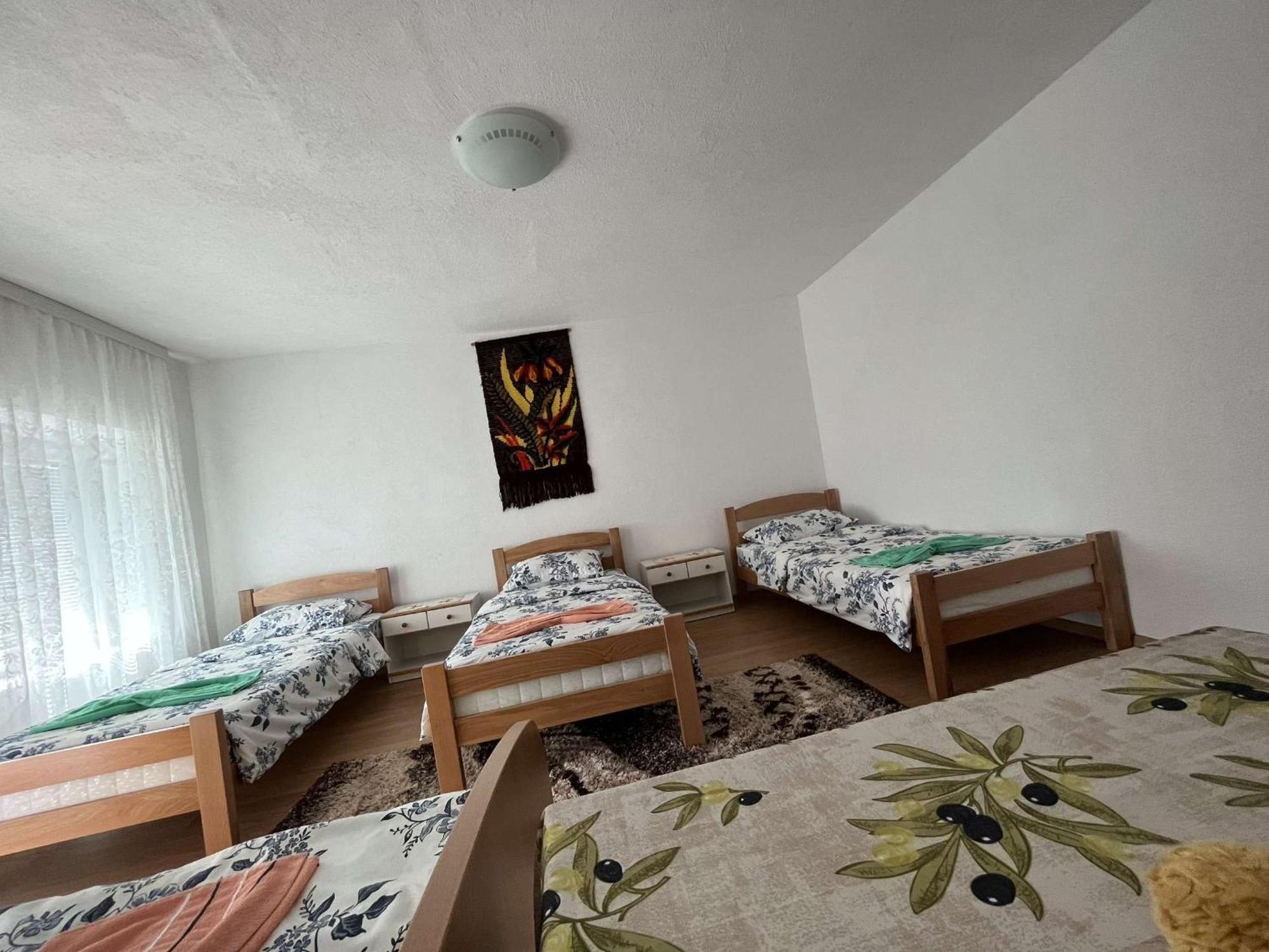 Guest House Guri Vuthaj 외부 사진