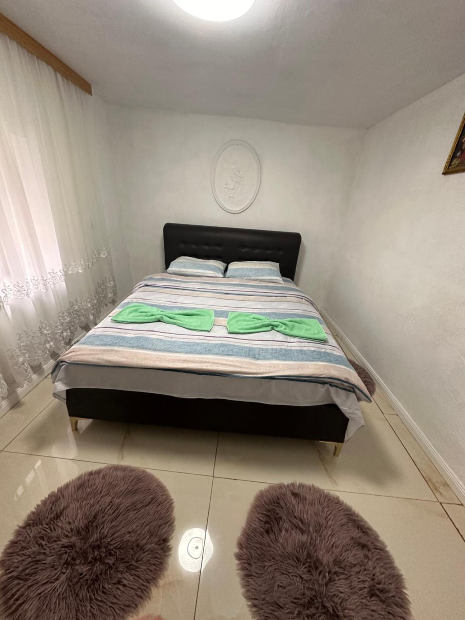 Guest House Guri Vuthaj 외부 사진